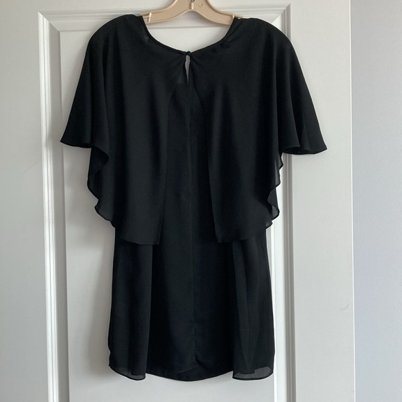 MELANIE LYNE, KATHERINE BARCLAY MONTRAEL | black batwing tiered top, size large - Picture 5 of 7